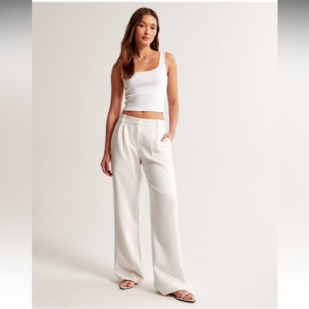 A&F Sloane Low Rise Tailored
Wide Leg Pant